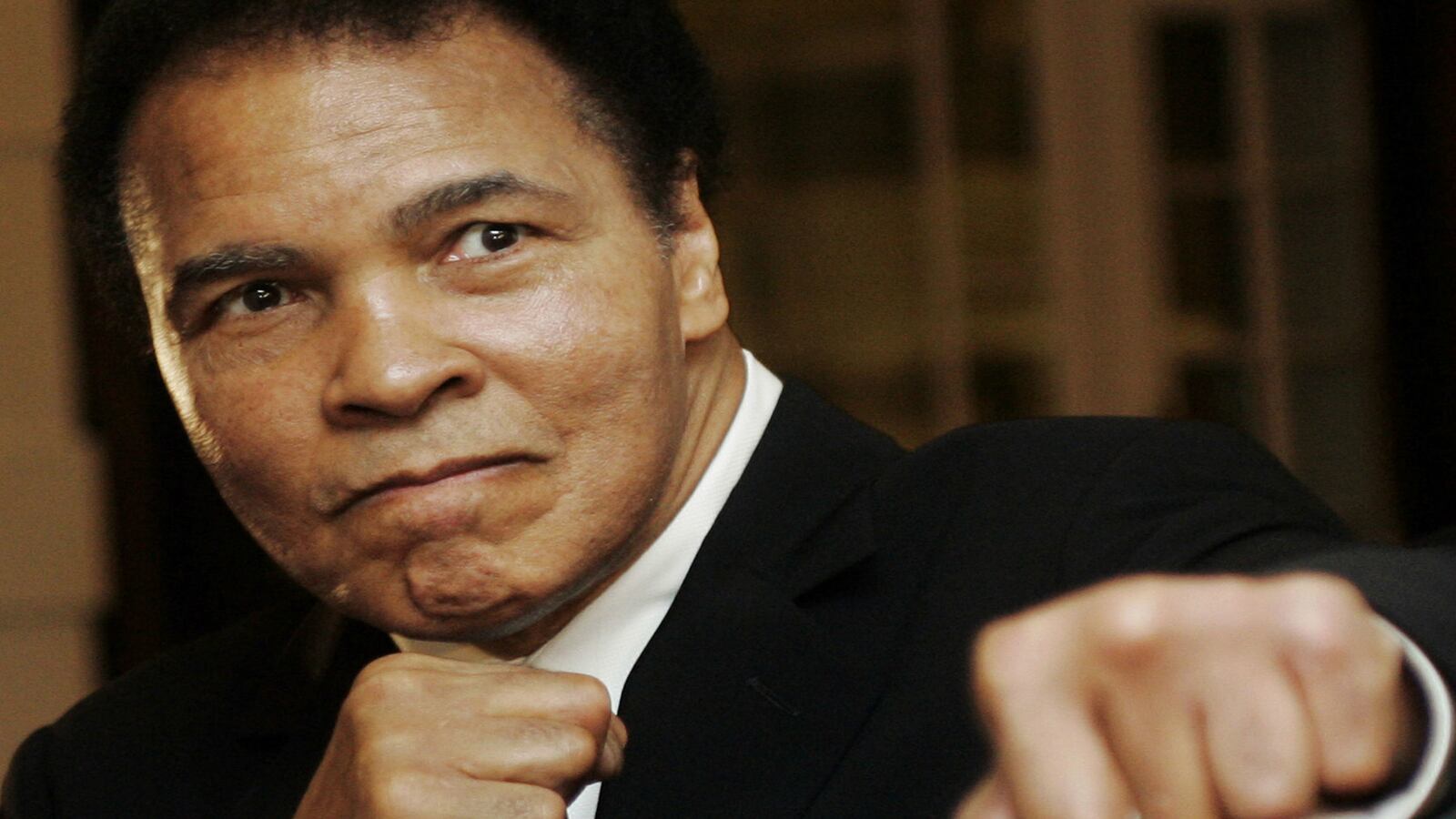 cheats/2015/12/10/muhammad-ali-jabs-trump-on-muslim-ban/151210-muhammad-ali-trump-comments-cheat_wsbpvx