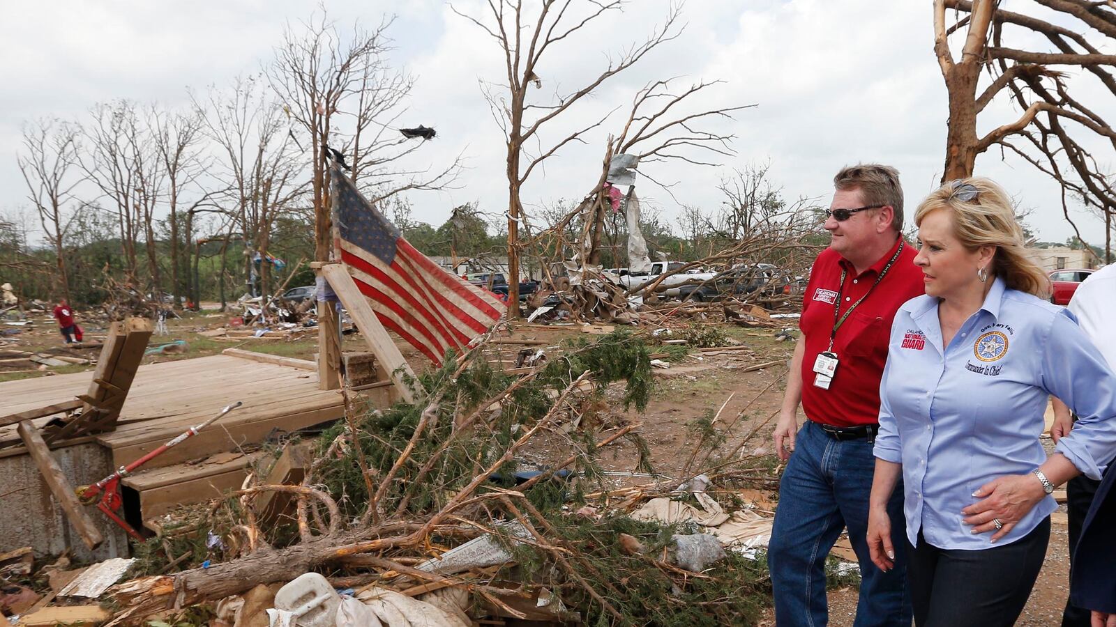 articles/2013/05/22/oklahoma-tornado-tests-gov-mary-fallin-and-she-s-emerging-a-star/130521-ok-governor-tornado-grove_qmp70m