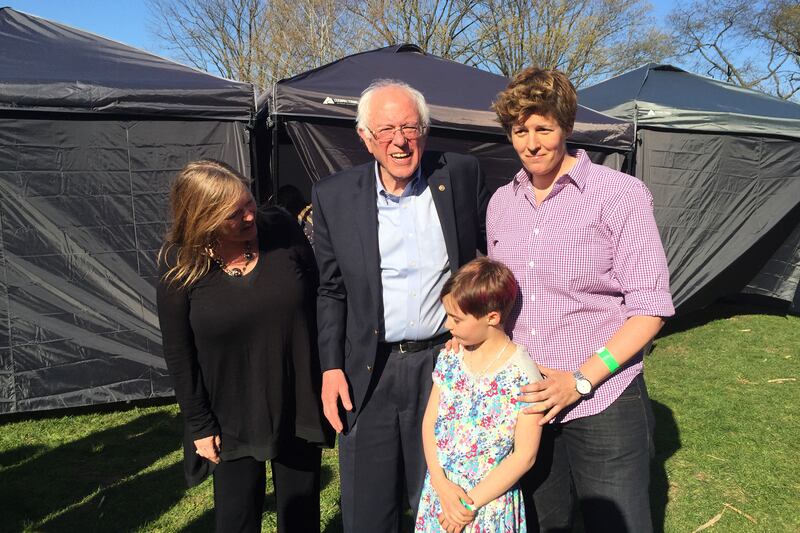 articles/2016/04/18/bernie-backers-booed-me-as-i-endorsed-him/160418-kohn-bernie-embed_b8gt1z