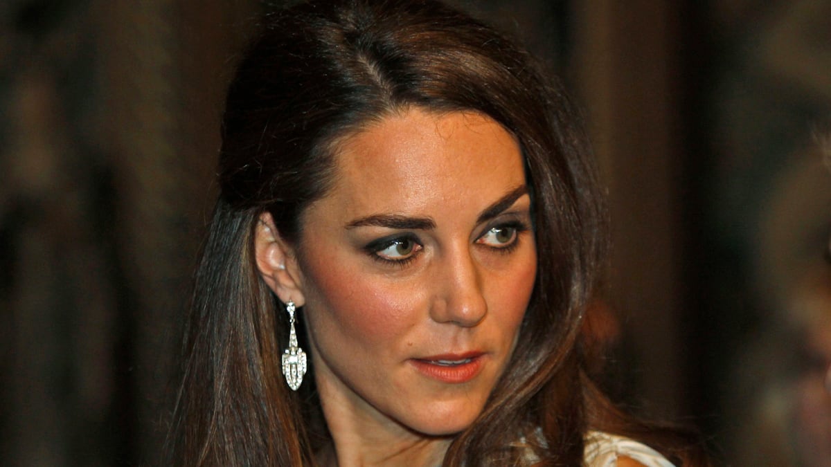 cheats/2011/11/17/intouch-kate-middleton-pregnant/kate-middleton-pregnancy-rumors-cheat_exhalx