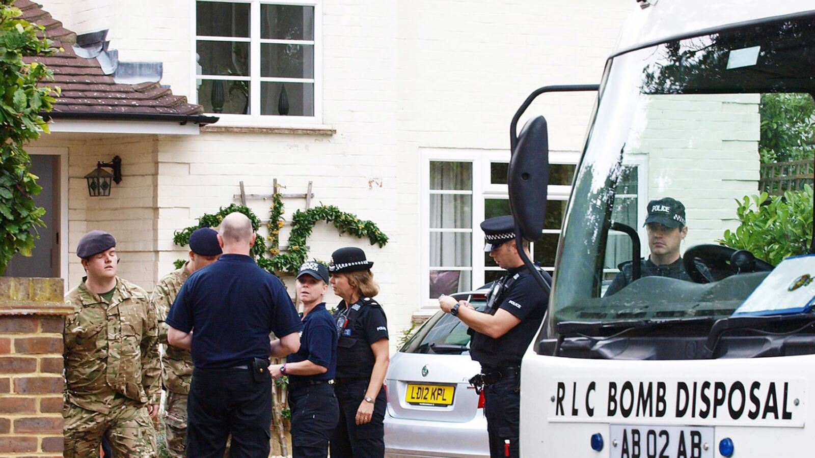 cheats/2012/09/10/alps-victim-was-survivor-s-grandmother/alps-shooting-police-search-victims-house-cheat_jocrci