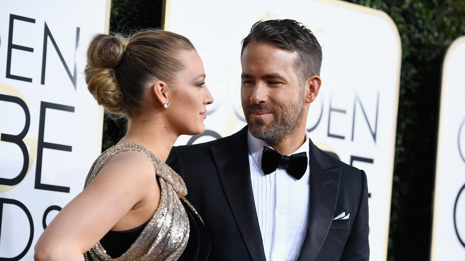 BEVERLY HILLS, CA - JANUARY 08: Actors Blake Lively and Ryan Reynolds attend the 74th Annual Golden Globe Awards at The Beverly Hilton Hotel on January 8, 2017 in Beverly Hills, California. (Photo by Frazer Harrison/Getty Images)