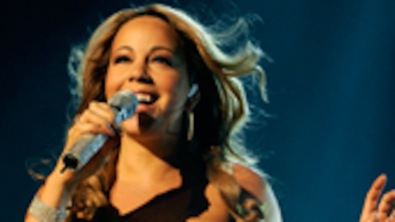 articles/2008/12/22/ave-mariah/klein-mariah_8396_cmdda2