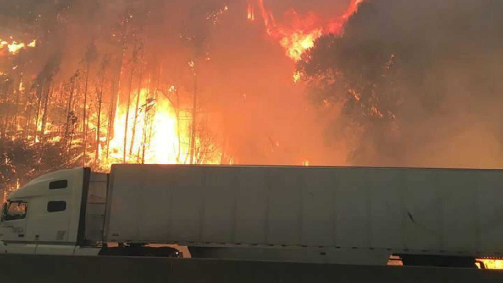 180905-delta-fire-evacuations-cheat_l9eezr