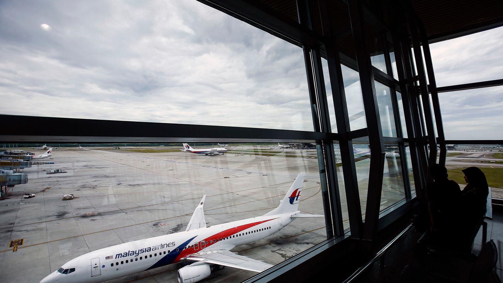 cheats/2014/06/17/search-for-mh370-moves-southwest/140617-mh370-cheat_vcstw4