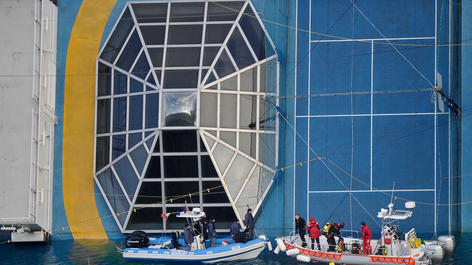 cheats/2012/01/22/cruise-may-have-had-unregistered-passengers/costa-concordia-unregistered-passengers-cheat_ciub2j