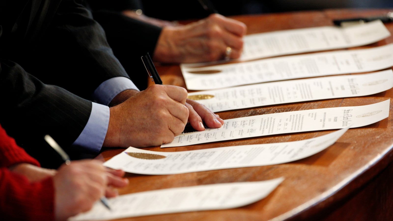 cheats/2016/12/19/faith-spotted-eagle-colin-powell-electoral-college-votes-washington/161219-wa-faithless-electors-cheat_y5tkk2