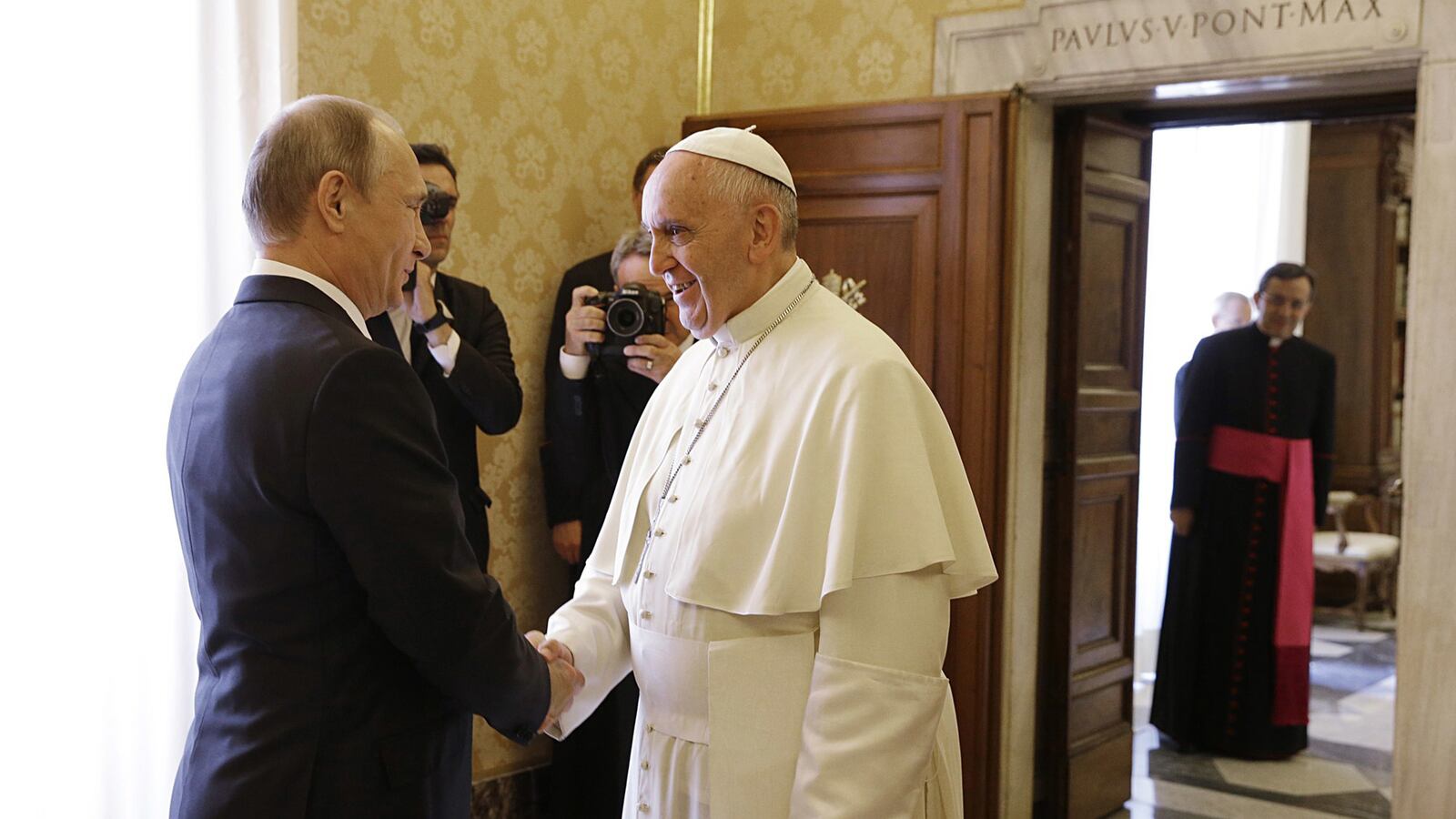 articles/2015/06/10/did-pope-francis-just-dis-putin/150601-barbie-pope-putin-tease_zbwqfm