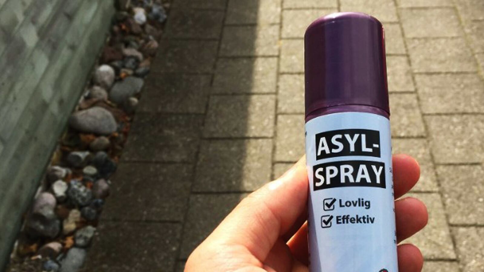 articles/2016/09/29/denmark-s-right-wing-peddles-anti-immigrant-spray/160926-_NADEAU-Denmarks-sick-anti-imm-spray-tease_ijt9yn