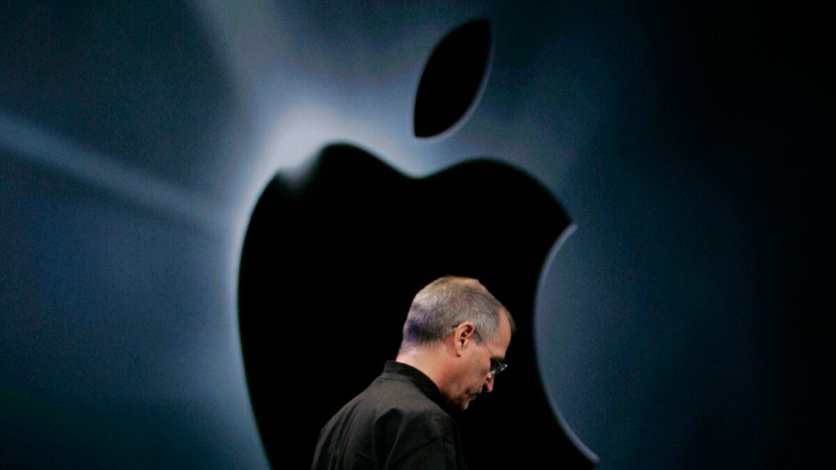 articles/2011/10/24/steve-jobs-biography-let-the-backlash-begin/steve-jobs-resigns-apple-active-chairman-cheat_bpvfla