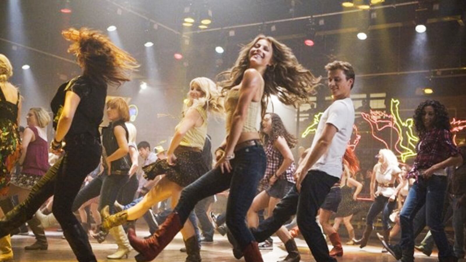 cheats/2011/10/16/real-steel-beats-footloose-in-box-office/footloose-box-office-cs_ukjdm6