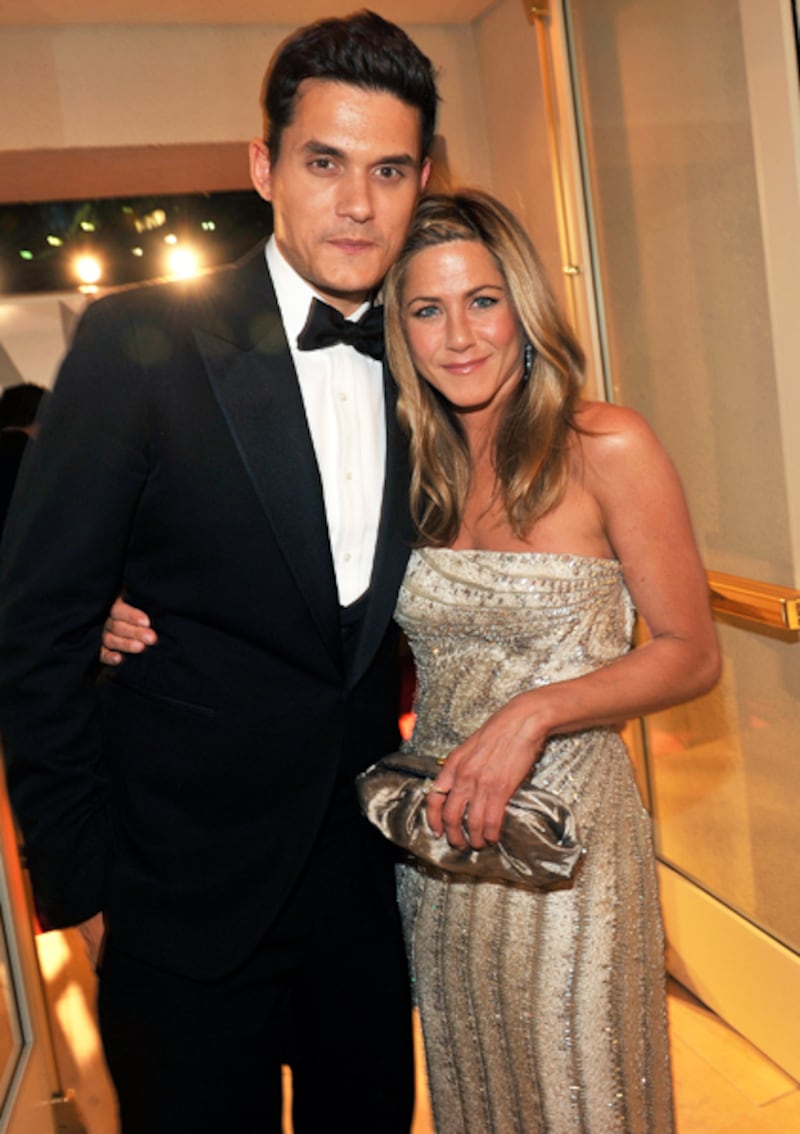 galleries/2011/10/27/celebrities-fake-weddings-photos/fake-weddings-aniston_ebeuhj
