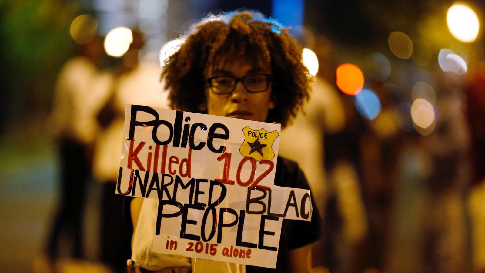 galleries/2016/09/25/powerful-pictures-of-charlotte-protesting-fatal-shooting-of-keith-scott/160925-Charlotte-cheat-gallery-02_sixnma