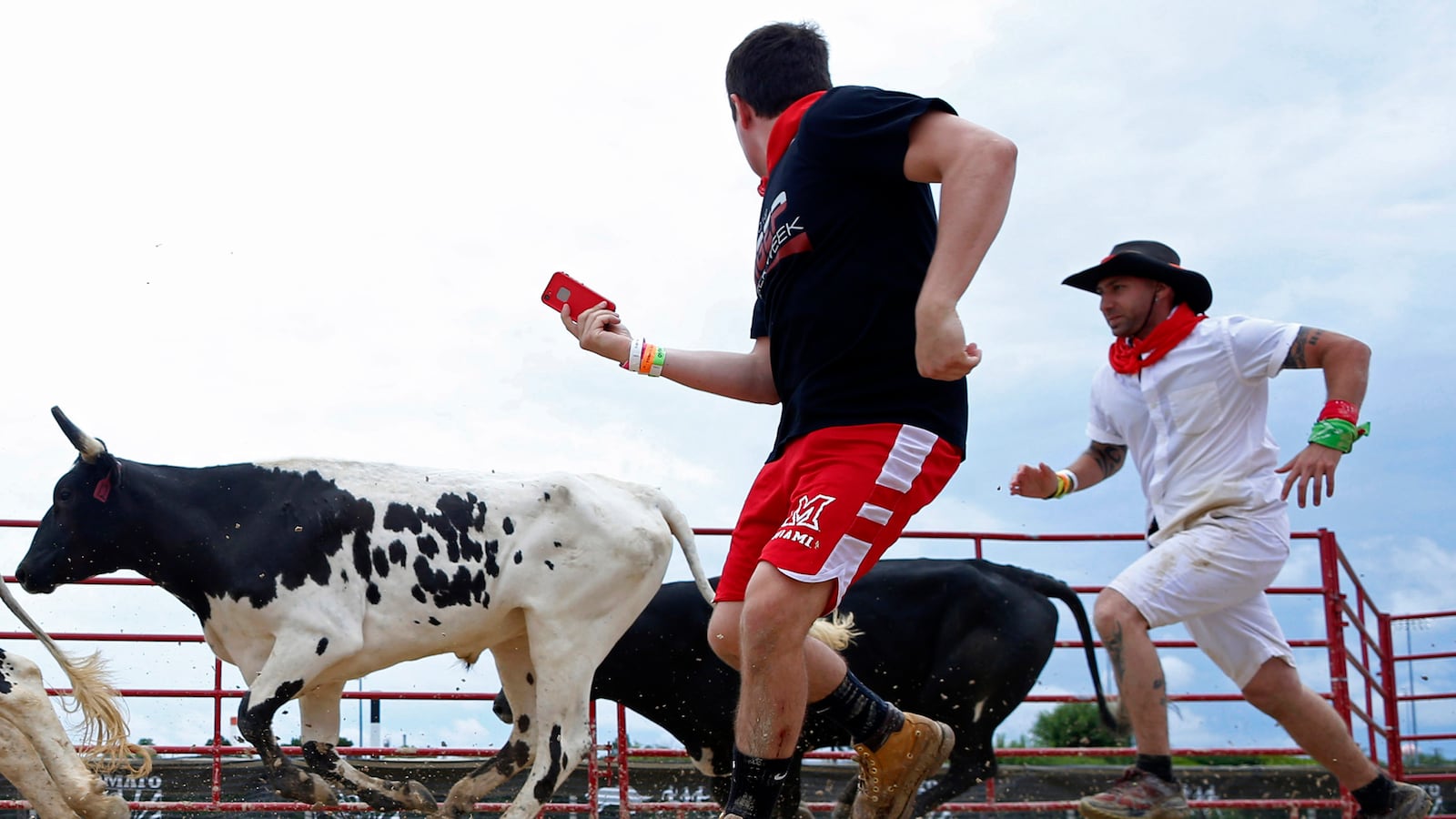 articles/2014/07/26/chicago-s-running-of-the-bulls/140725-stevens-running-bulls-america-tease_tbs6vm