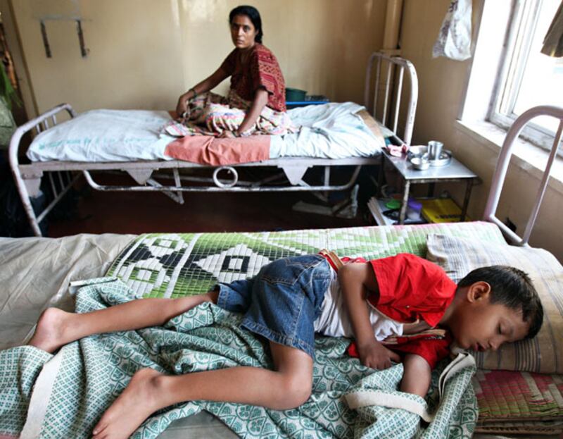 galleries/2009/11/23/mumbai-one-year-later/mumbai-8_k7zkf4