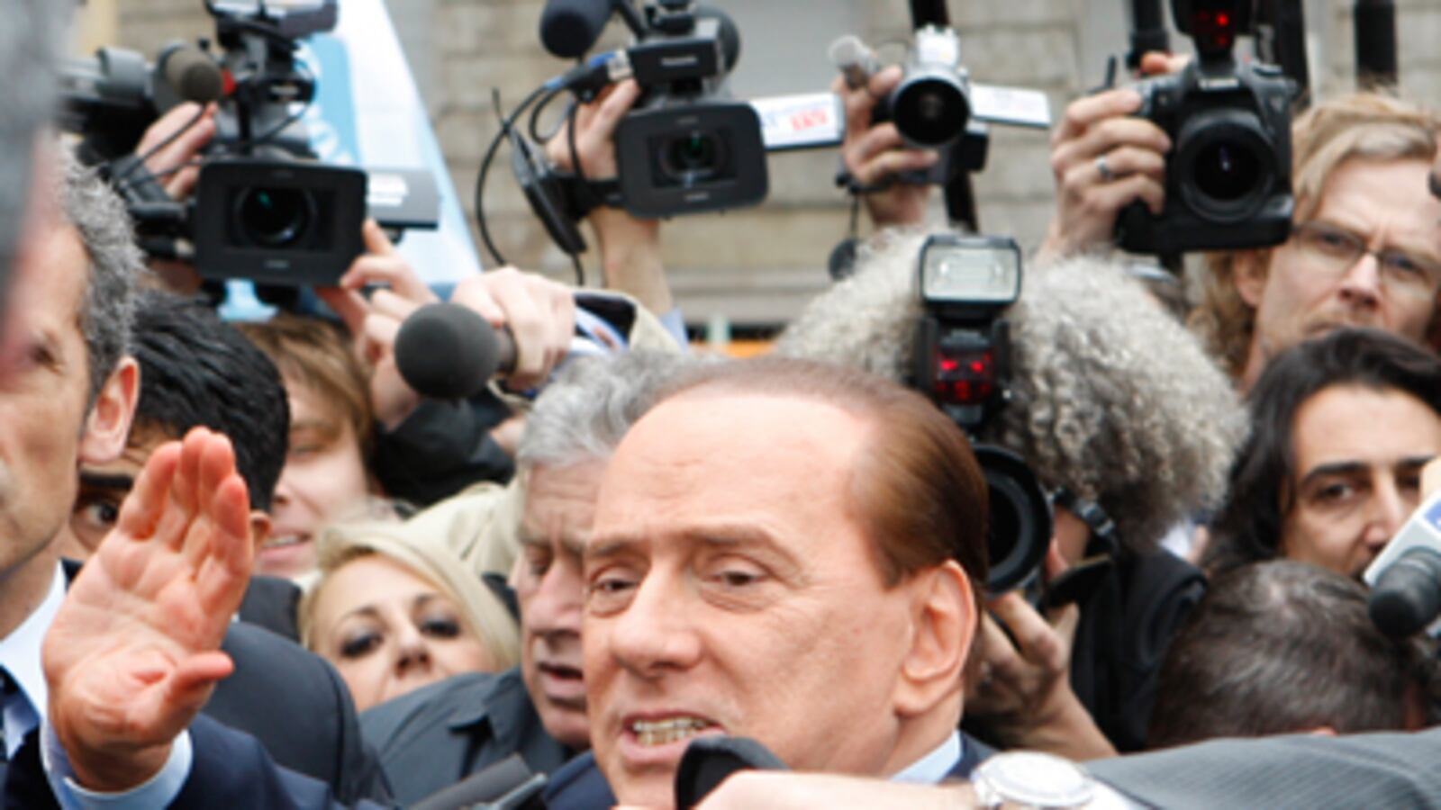 cheats/2011/03/28/berlusconi-makes-first-court-appearance/berlusconi-court_erfbul