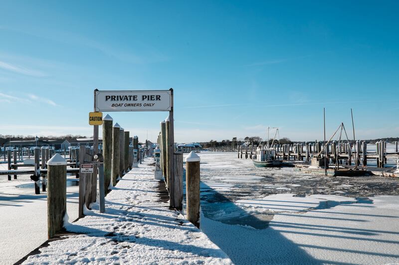 galleries/2015/01/29/winter-storm-batters-cape-cod-photos/150129-joiner-snow9_c6pcti
