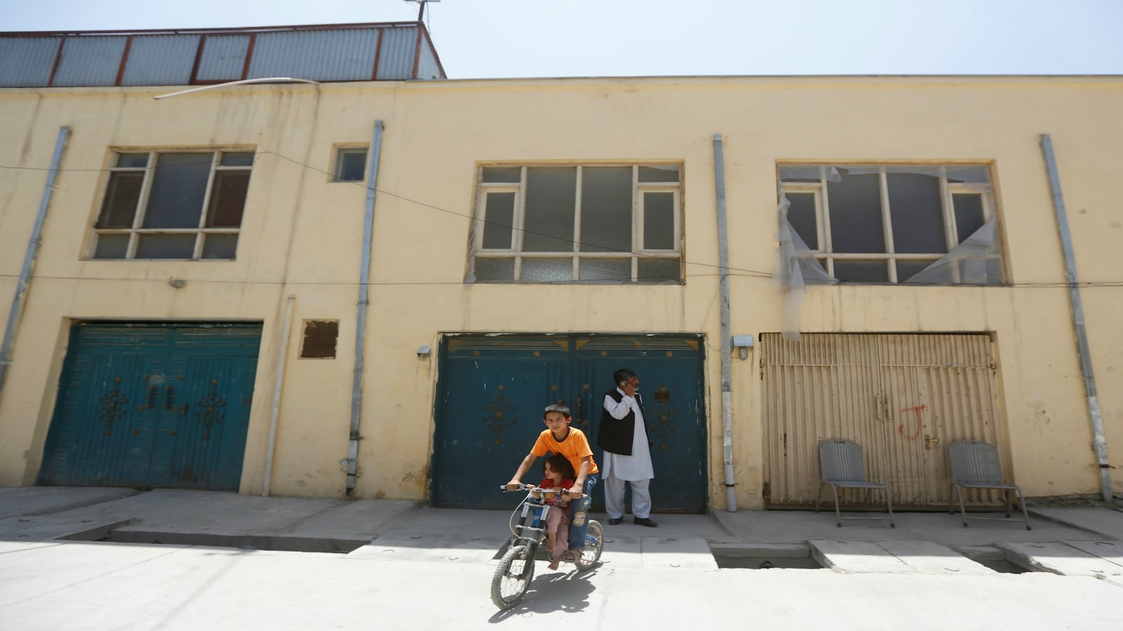 170521-kabul-attack-aid-group-cheat_fj1af0