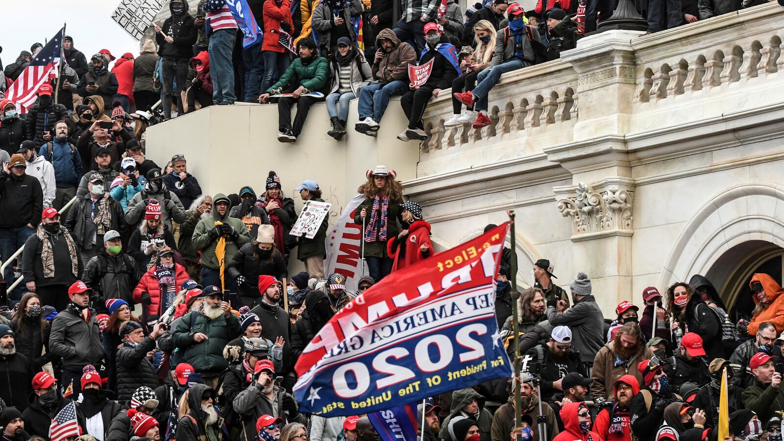 2021-01-18T000920Z_160125470_RC20AL9J6UJN_RTRMADP_3_USA-TRUMP-PROTESTS-ARRESTS_fpuyrj