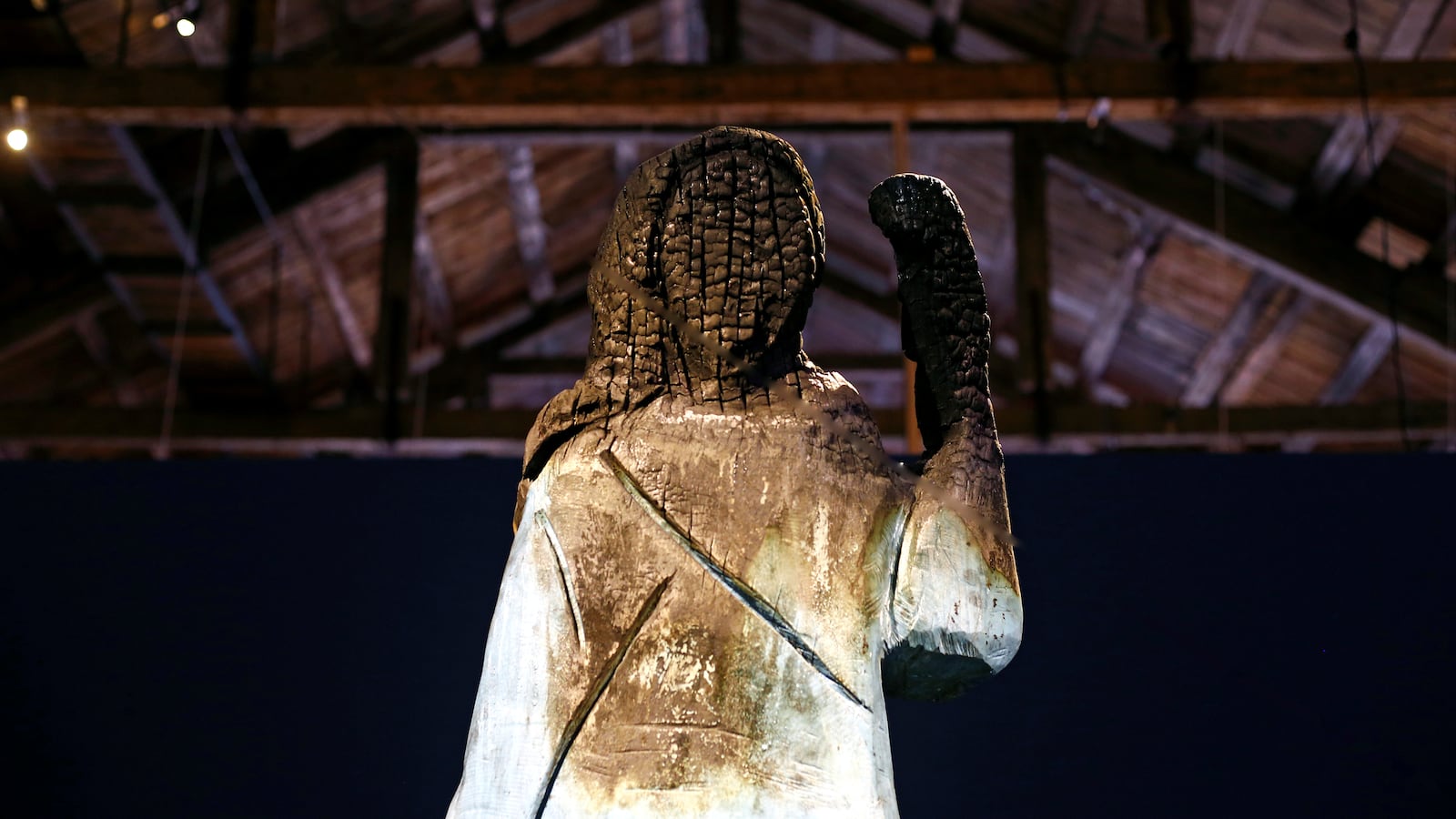 2020-09-02T133945Z_1270342939_RC2DQI9DEP1U_RTRMADP_3_SLOVENIA-MELANIA-TRUMP-EXHIBITION_iebatz