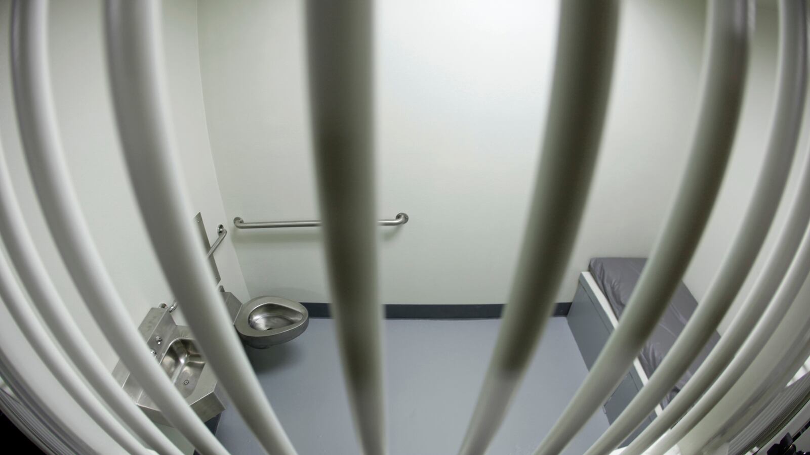 articles/2012/05/21/fighting-for-better-prison-standards/california-death-penalty-cheat_ms3ry1