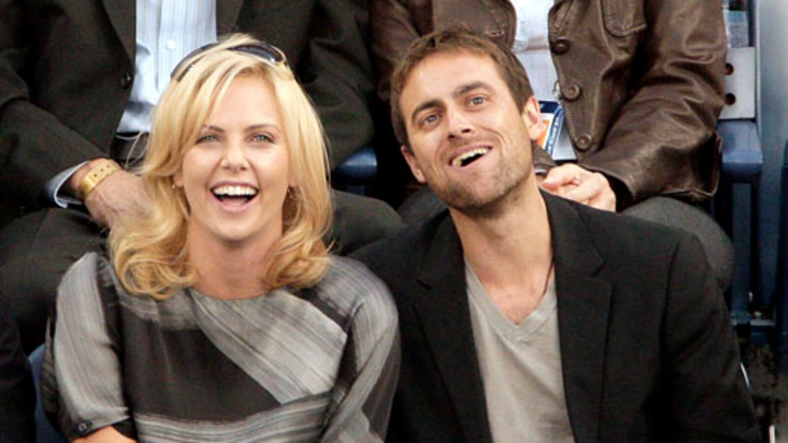 galleries/2009/09/08/celebs-at-the-us-open/celeus-open---charlize-theron_vnmaby