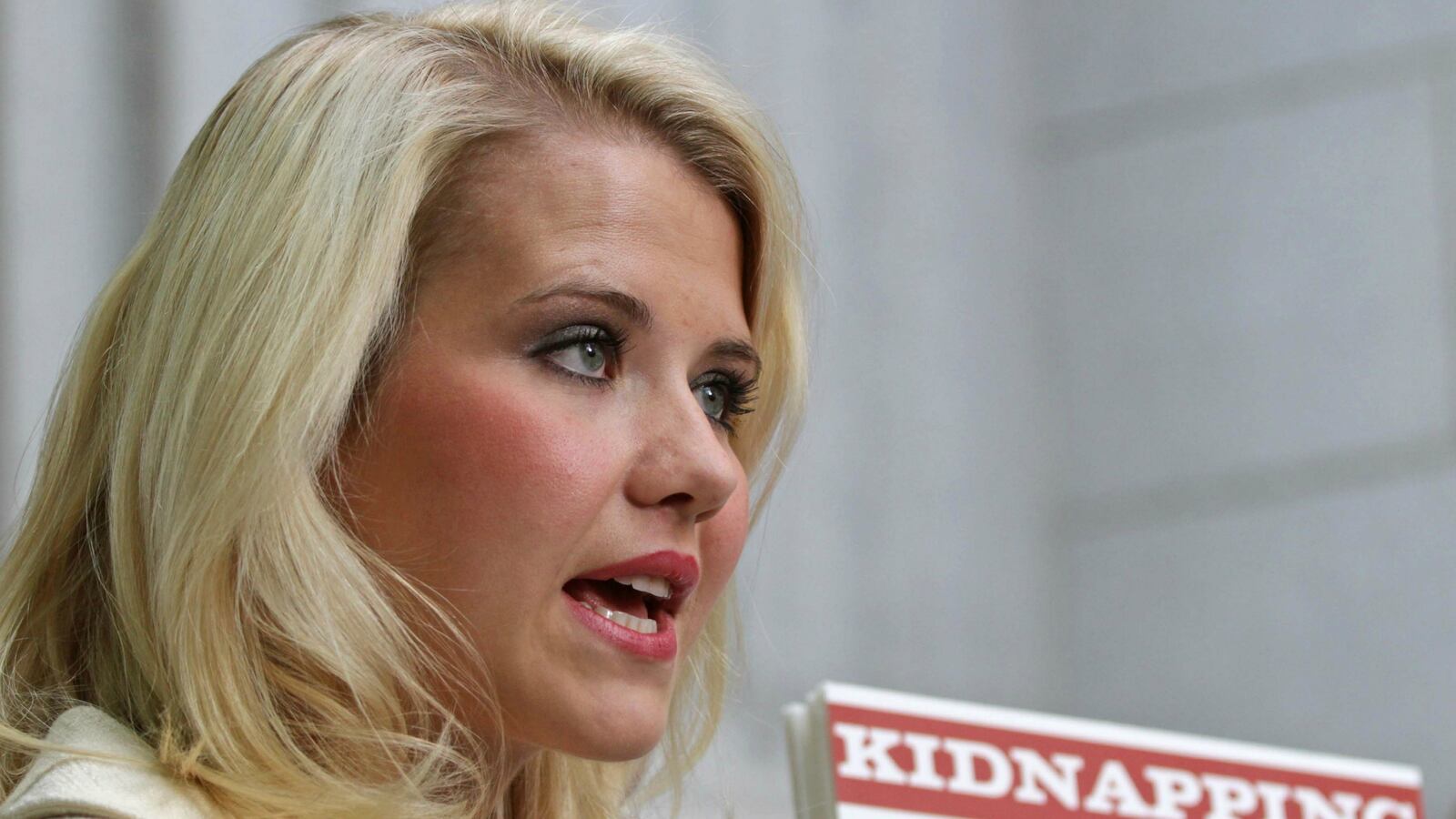 170729-elizabeth-smart-movie-cheat_voycq2