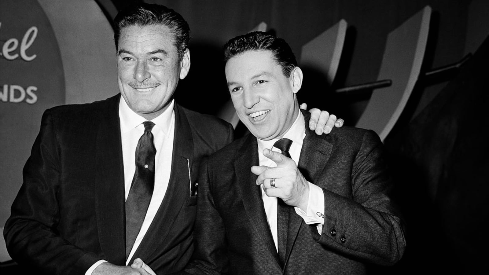 articles/2012/04/08/mike-wallace-s-interviews-henry-kissinger-to-roger-clemens-video/mike-wallace-reporter-obit-gallery-9_v1fazy