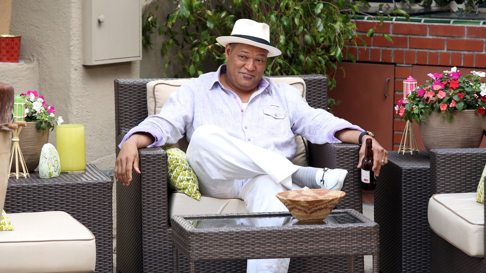 articles/2014/10/01/black-ish-is-the-new-modern-family/140930-fallon-blackish-tease_dbvv33