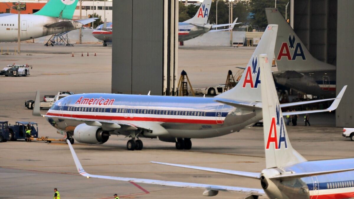 cheats/2013/04/16/american-airlines-grounds-all-flights/american-airlines-down-cheat_ij8ygy