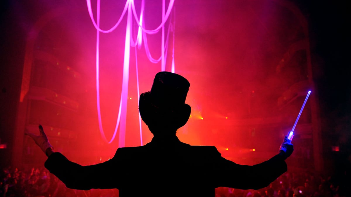 articles/2012/02/25/axwell-presents-cosmic-opera-at-new-york-s-hammerstein-ballroom/cosmic-opera-stern_jomibv