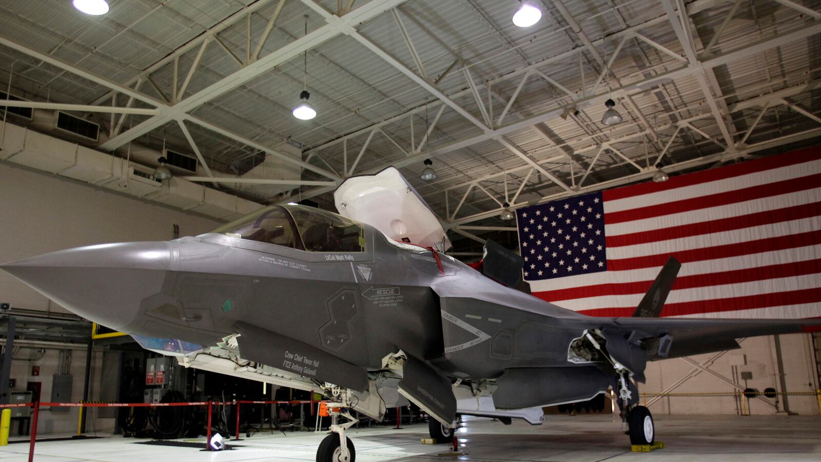 articles/2014/06/28/america-s-400-billion-stealth-jet-fleet-is-grounded/140627-majumdar-f35-tease_suwl88