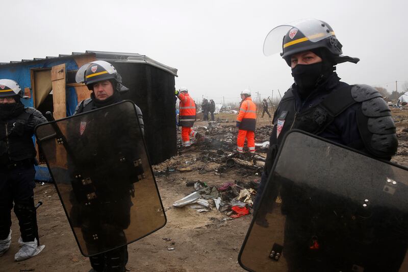 galleries/2016/03/01/police-dismantle-jungle-in-calais/160301_Calais_02_fmaqgx