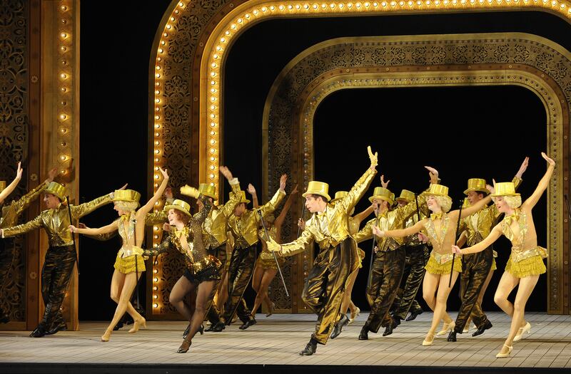 articles/2016/01/02/how-the-french-invent-american-musicals/160101-power-france-musicals-embed2_cqgikp