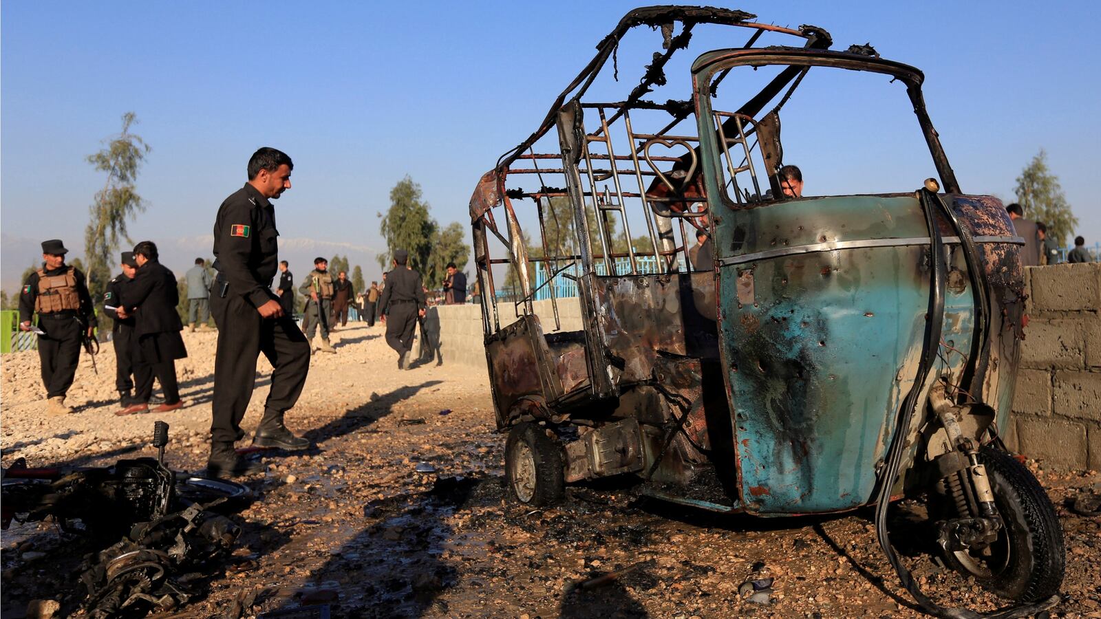 171231-afghan-funeral-suicide-bombing-cheat_m69vam