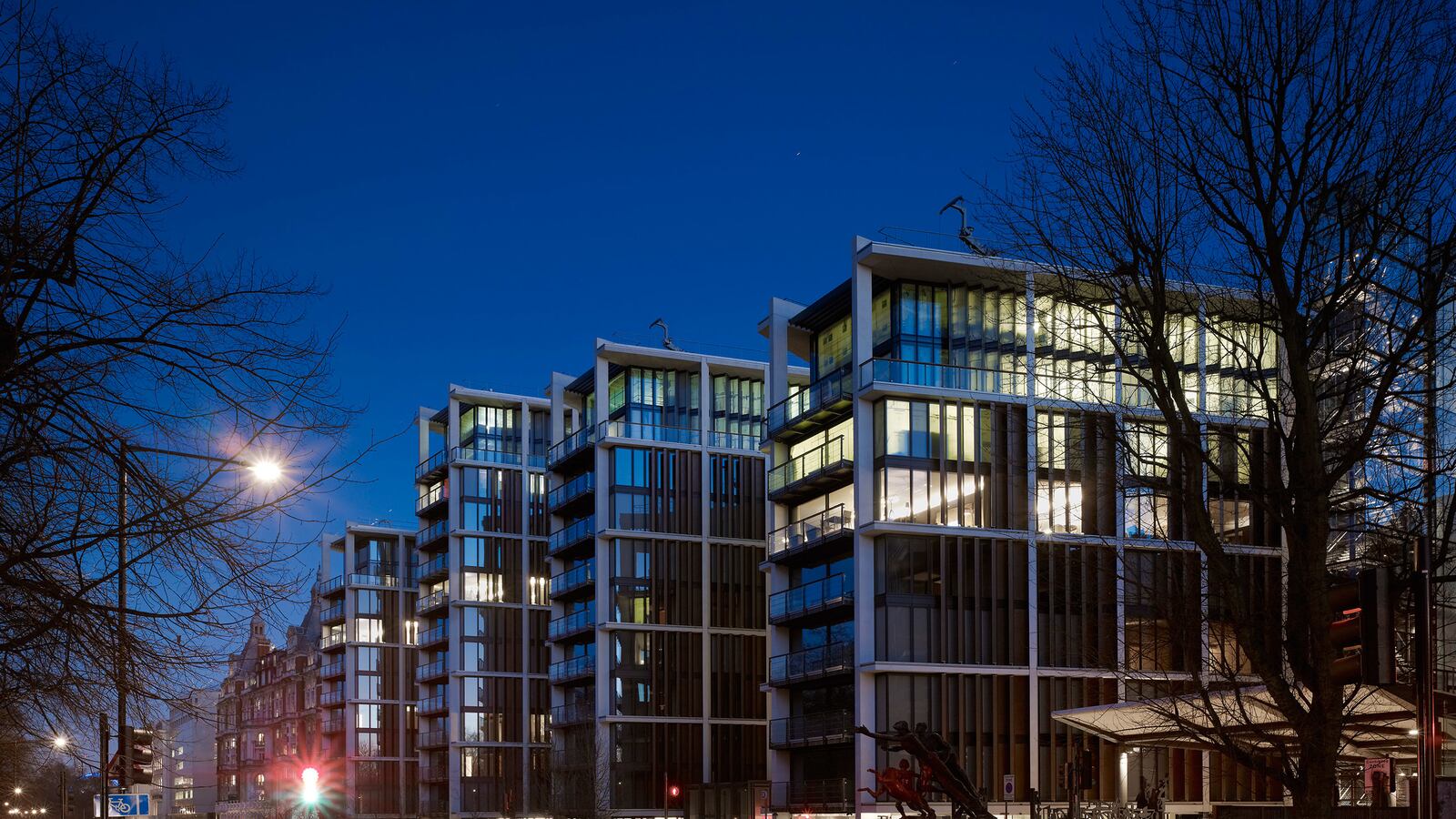 articles/2014/06/16/london-s-oligarch-ghost-town/140613-sykes-london-tease_r70c81