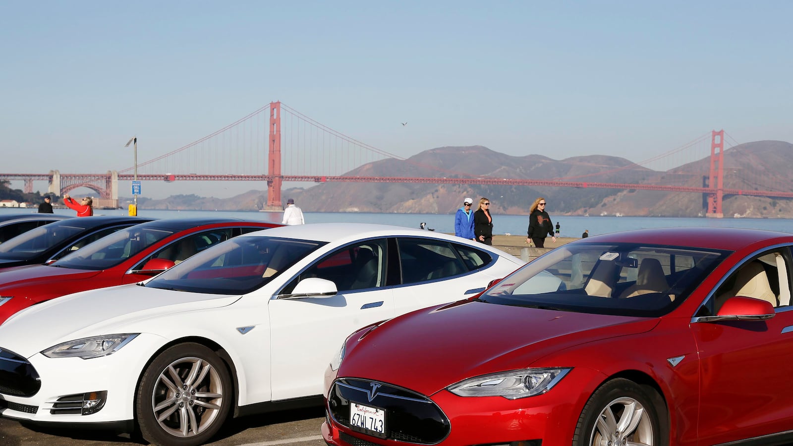 articles/2013/11/11/tesla-wins-even-when-it-s-losing/131111-tesla-gross-tease_wqse5w