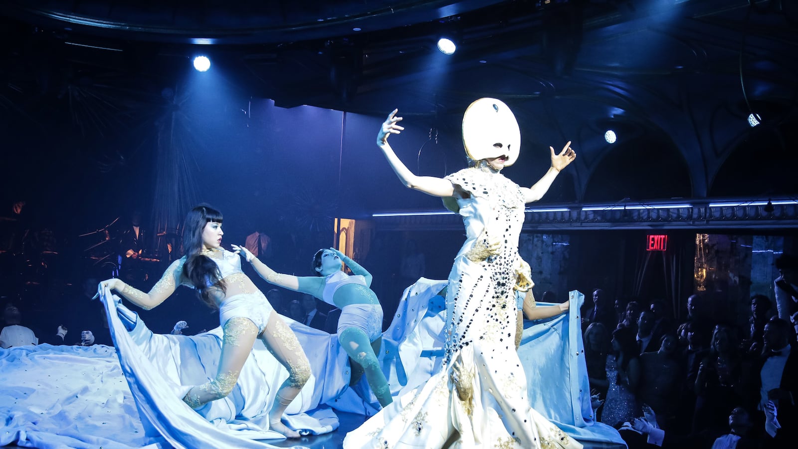 articles/2014/02/03/are-you-ready-for-queen-of-the-night/140131-queen-of-the-night-strochlic-tease_jcsmrt