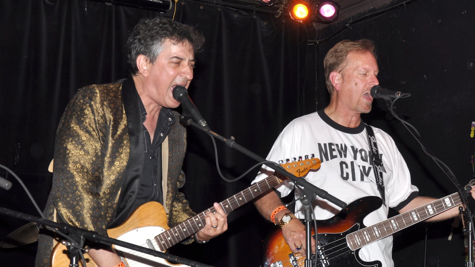 articles/2015/08/08/how-to-reunite-a-band-30-years-later/150808-tomasky-band-tease_sjhvna