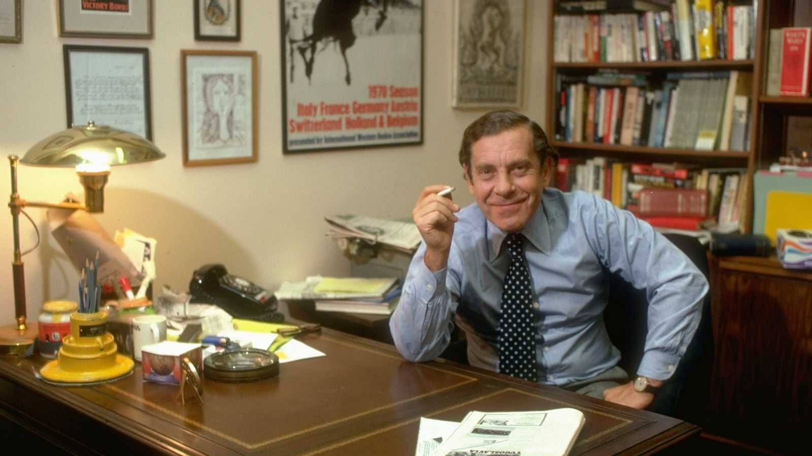 articles/2016/05/13/cbs-celebrates-morley-safer-s-60-minutes-of-fame/160512-grove-morley-safer-tease_yfk6ij