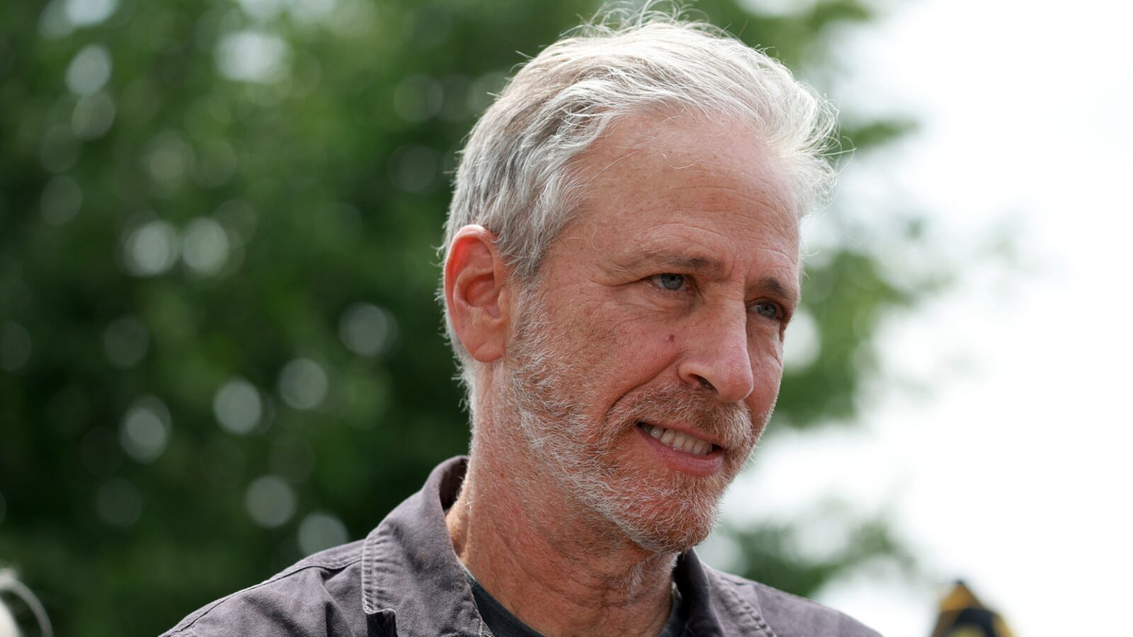 220728-jon-stewart-hero1_o8fvvq