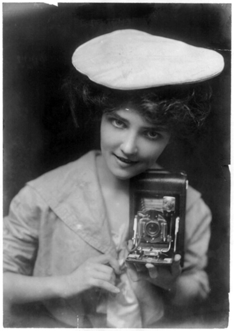 galleries/2012/01/19/the-once-great-eastman-kodak-company-in-its-glory-days-photos/kodak-history-kodak-girl_zkovkw