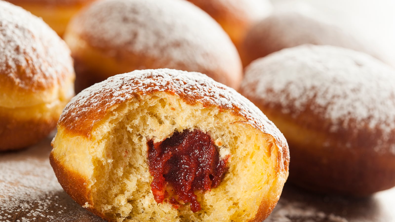 articles/2017/03/04/bite-my-buns/170302-sheraton-buns-tease_xsgpa2