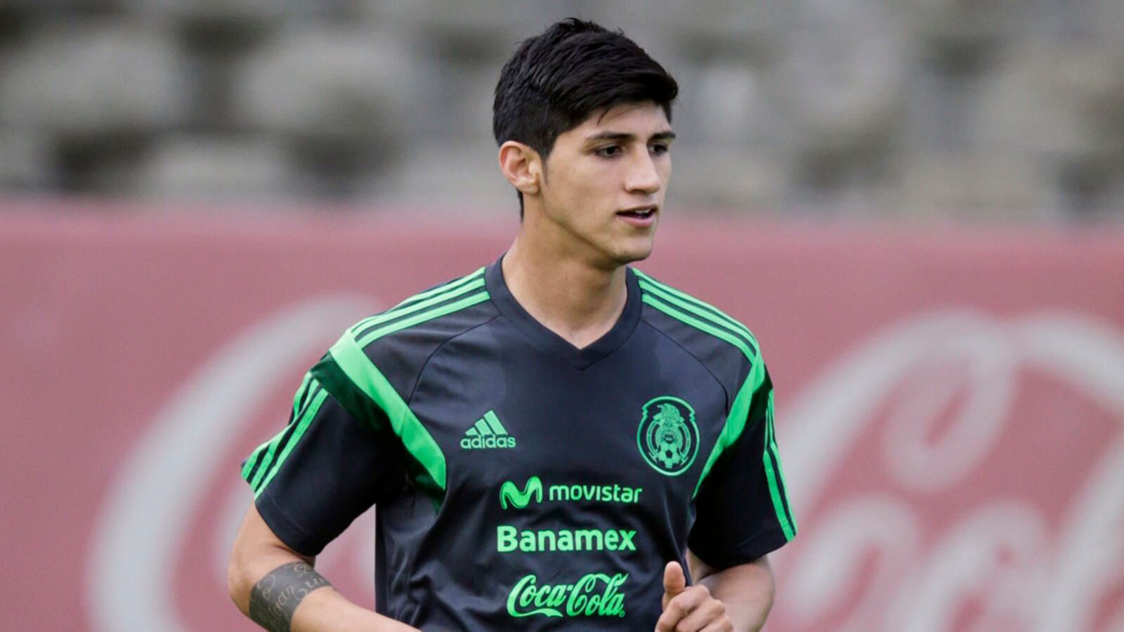 cheats/2016/05/31/kidnapped-soccer-star-rescues-himself/160531-alan-pulido-cheat_jgvfl1