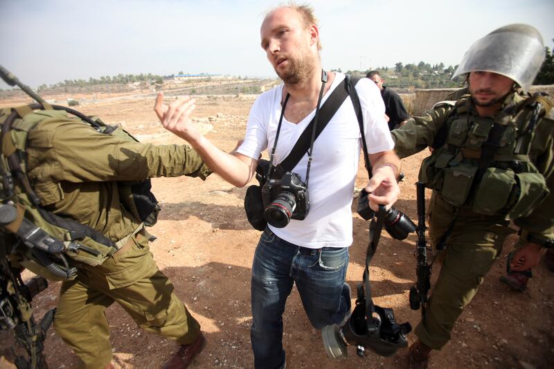 articles/2013/10/28/new-guidebook-tells-reporters-how-not-to-write-about-the-israeli-palestinian-conflict/journalist-west-bank-openz_wcd0kr