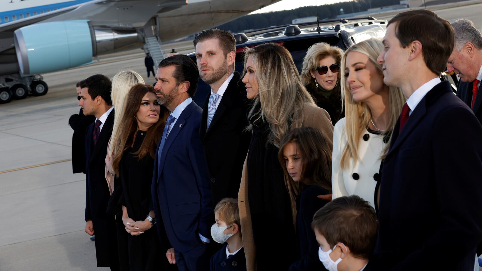 2021-01-20T203730Z_1659864524_RC2WBL9MRHAB_RTRMADP_3_USA-TRUMP_totcwt