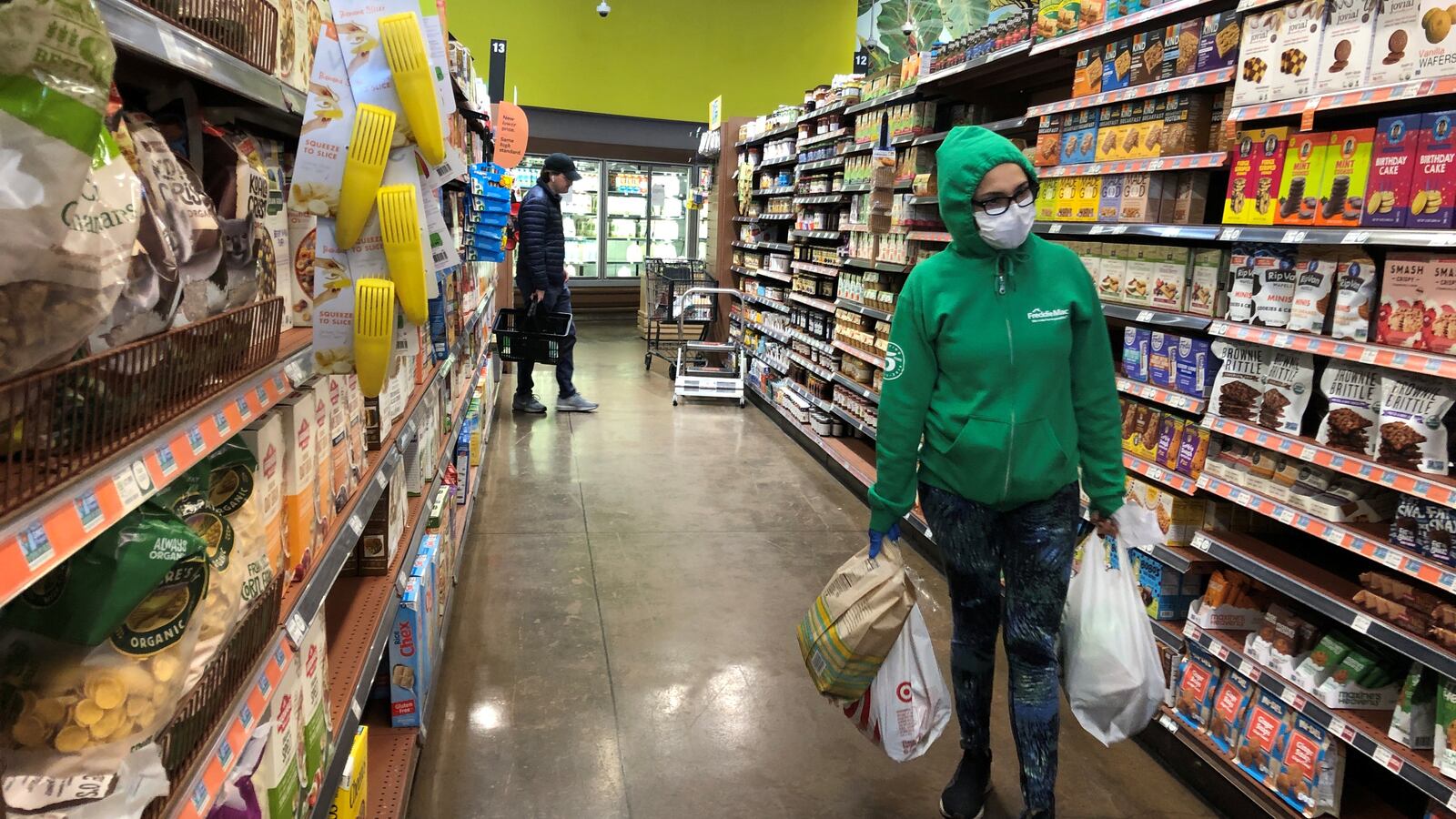 2020-04-15T171005Z_865522747_RC255G92ACC3_RTRMADP_3_HEALTH-CORONAVIRUS-WHOLE-FOODS_rkvqbq