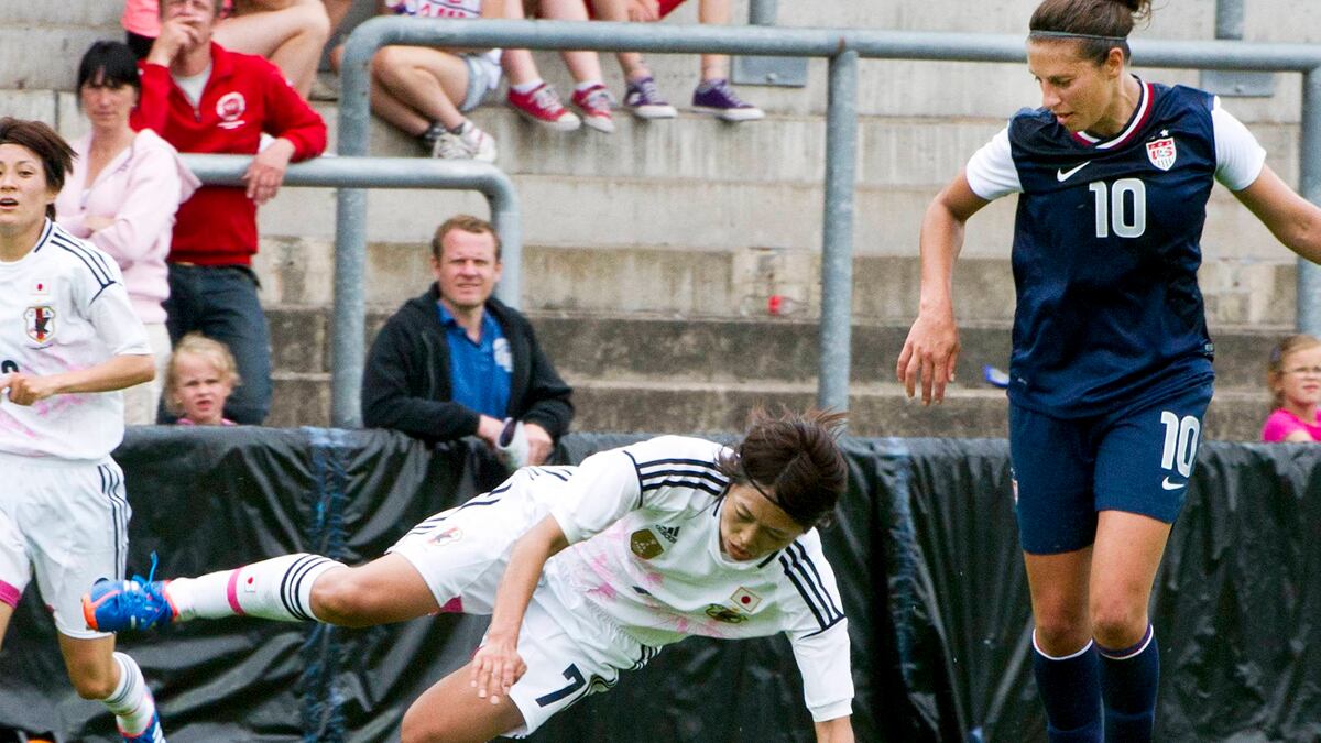 articles/2012/08/09/how-to-bend-it-like-beckham-a-scientist-explains/us-v-japan-womens-soccer-barrow_za7y9y