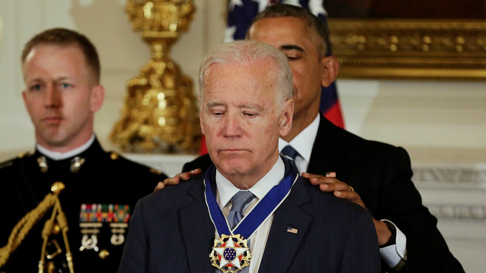 cheats/2017/01/12/biden-cries-presidential-medal-of-freedom-surprise-obama/170112-biden-medal-cry-obama-cheat_ypppve