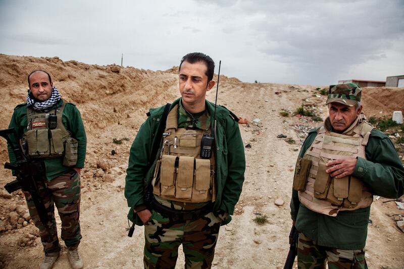 galleries/2015/03/19/uncovering-isis-s-mass-graves/150318-sayman-graves2_svzvmn